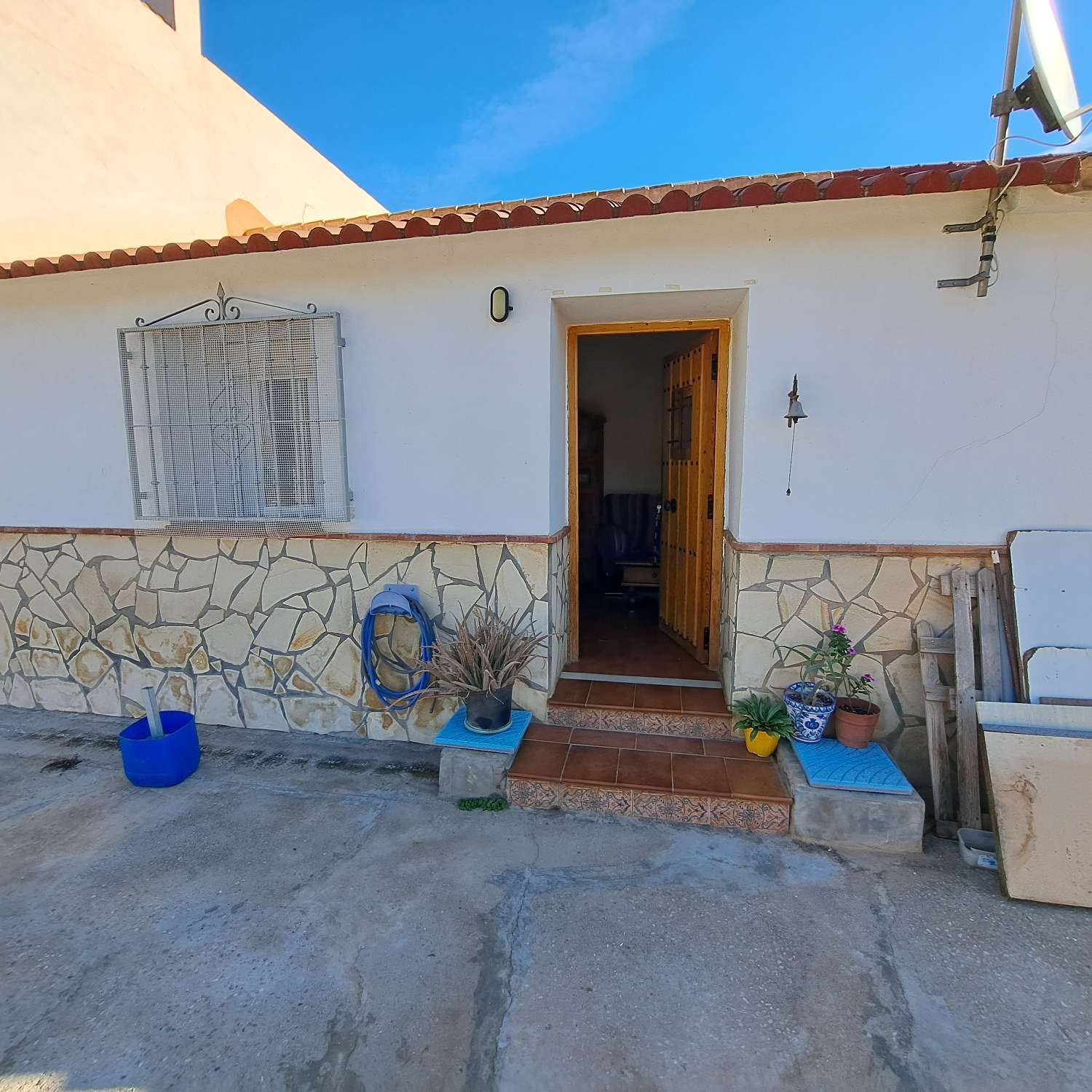Casa rustica reformada  a 3 km de la playa de Torrox Costa