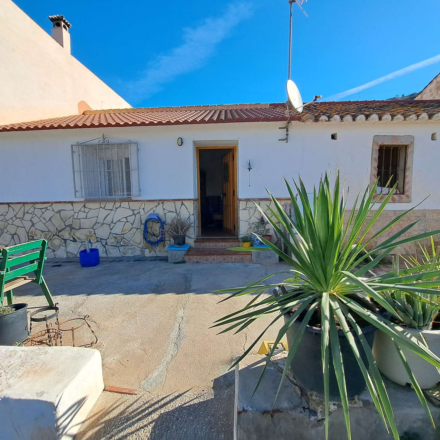 Casa rustica reformada  a 3 km de la playa de Torrox Costa