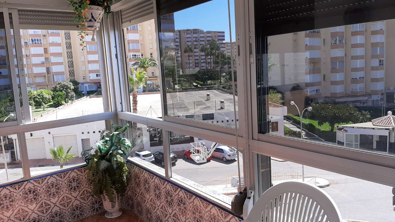 DOS DORMTIORIOS 1 baño y amplia terraza con vistas a la playa y el mar