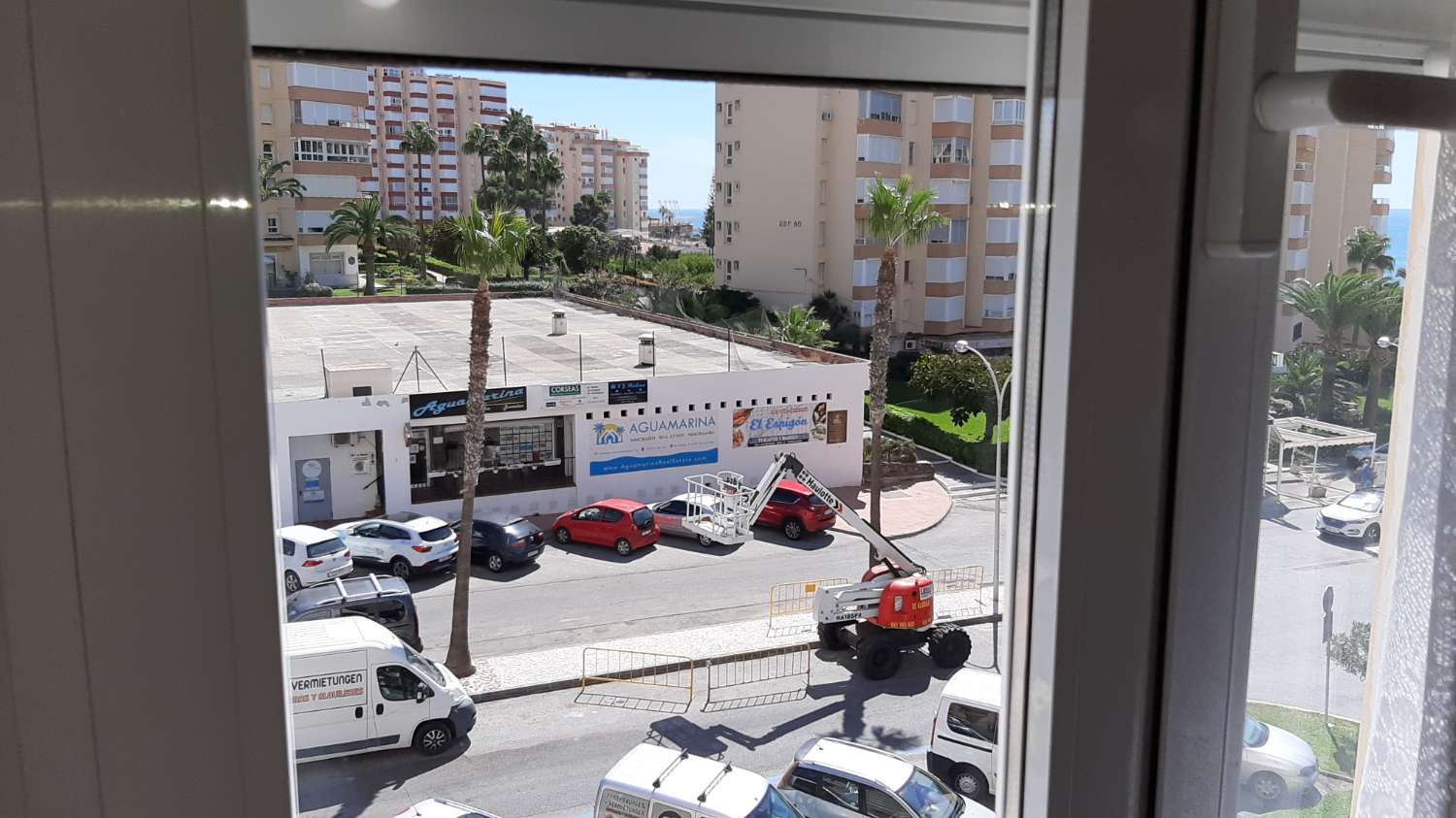 DOS DORMTIORIOS 1 baño y amplia terraza con vistas a la playa y el mar