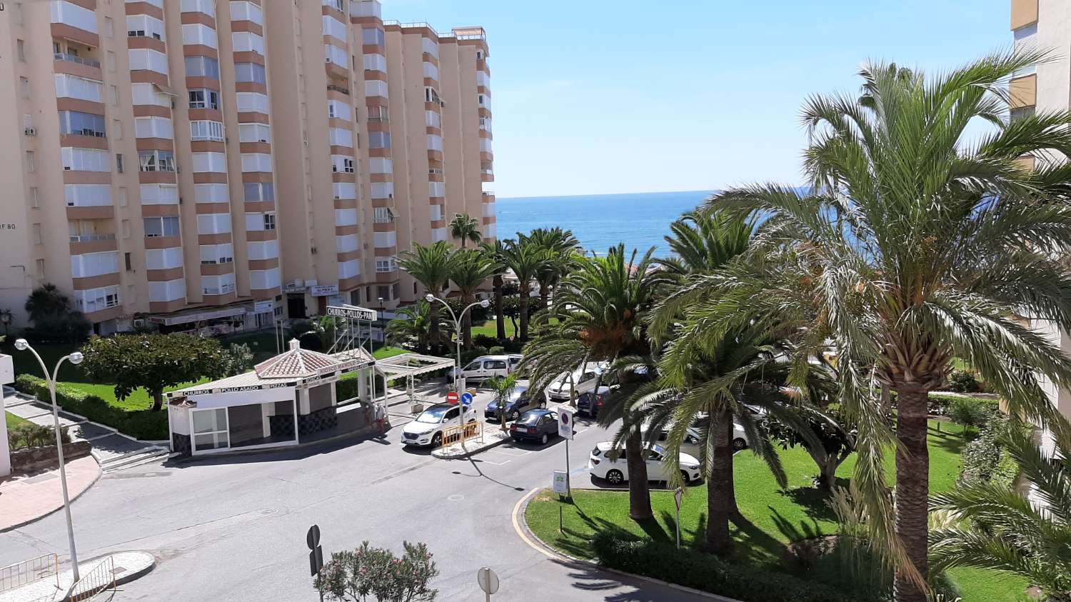 DOS DORMTIORIOS 1 baño y amplia terraza con vistas a la playa y el mar