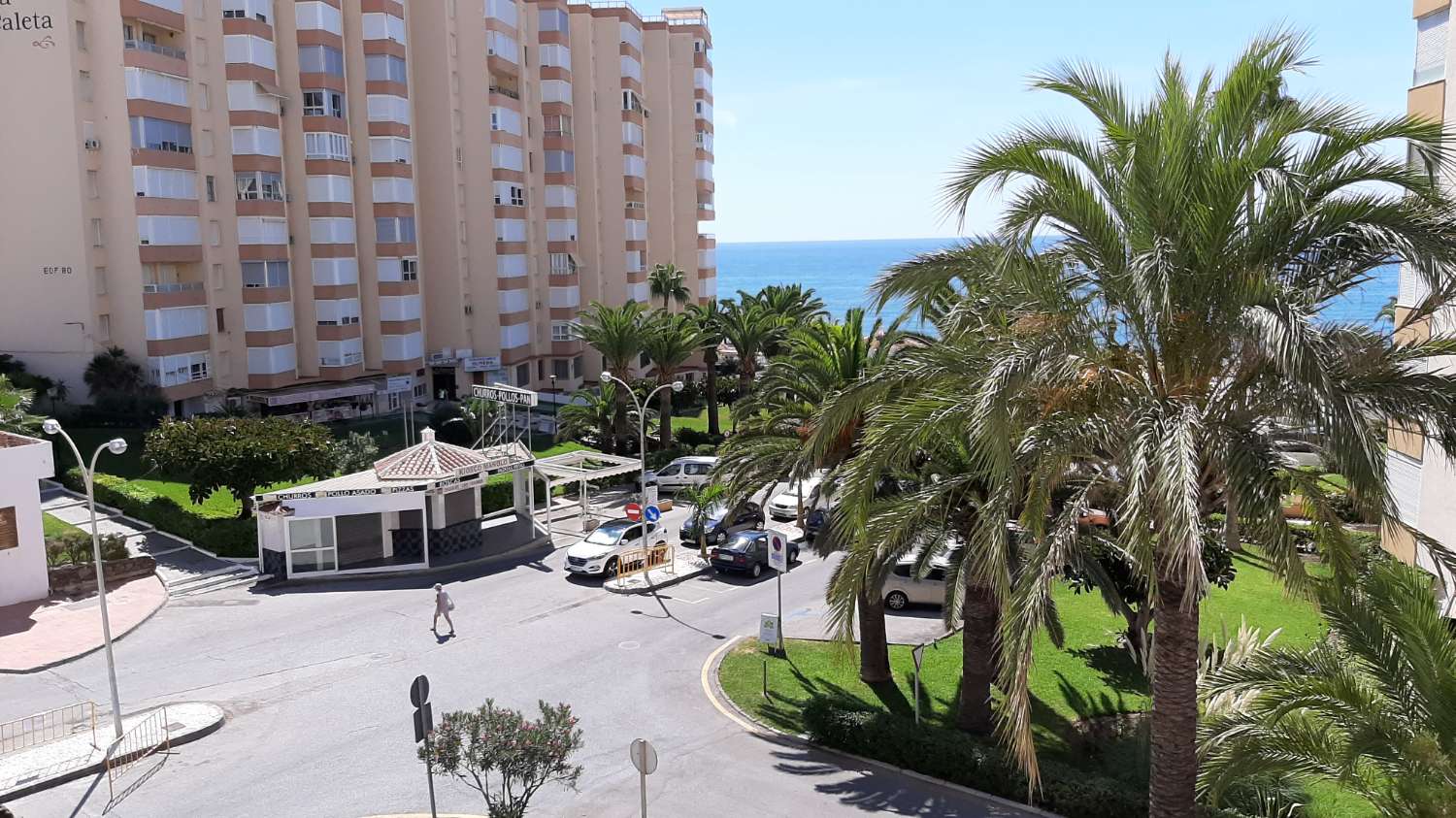 DOS DORMTIORIOS 1 baño y amplia terraza con vistas a la playa y el mar