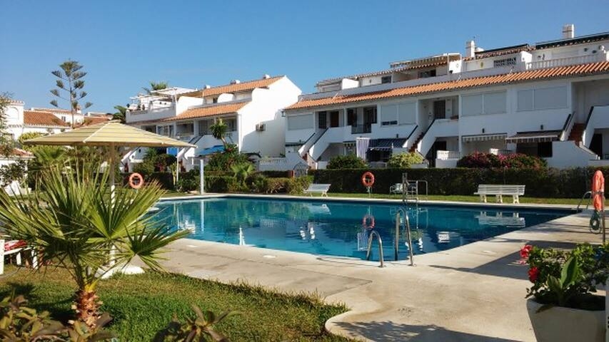 Ruim en praktisch met 3 slaapkamers en 2 badkamers in Pueblo ANDaluz