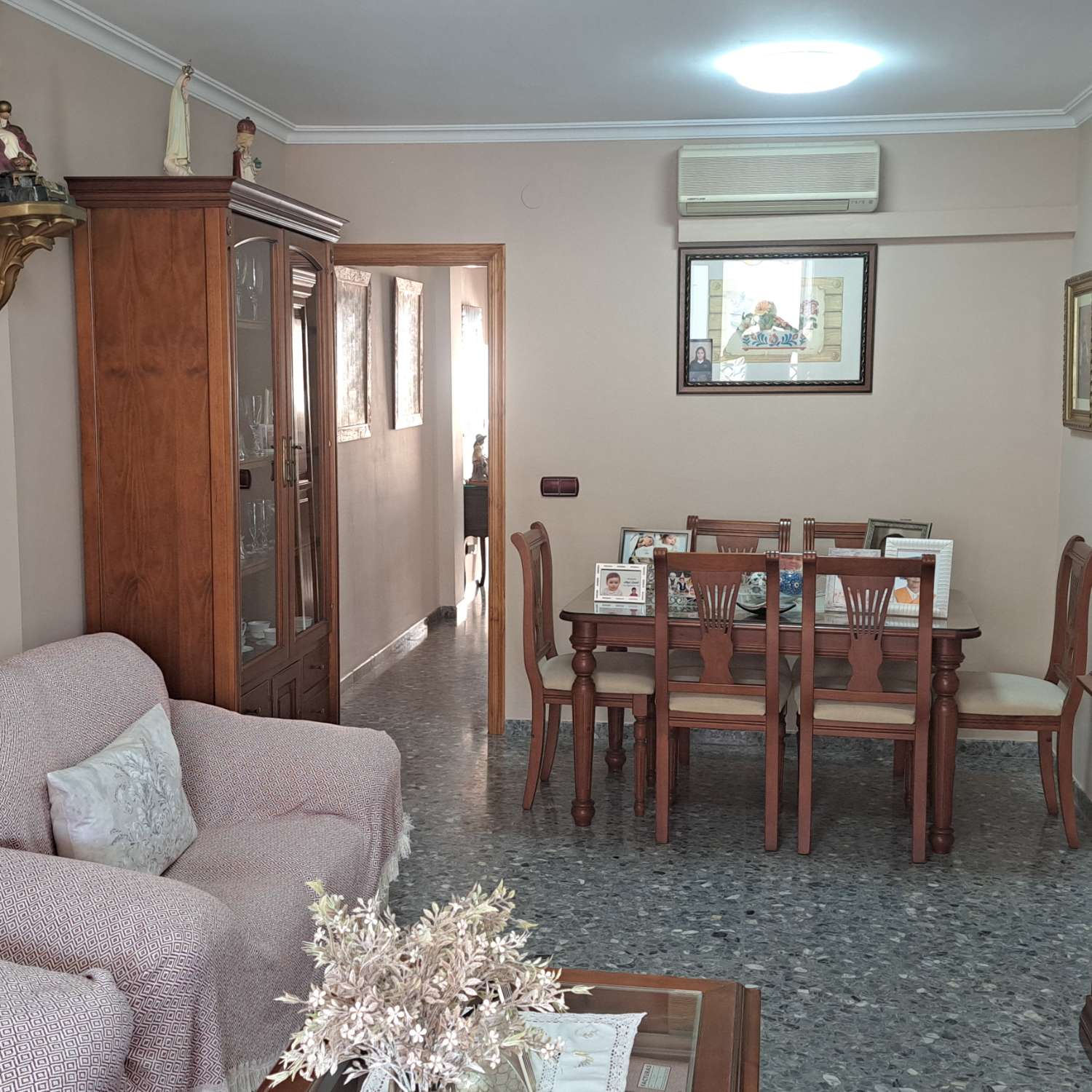 Tres dormitorios dos baños terraza y garaje cerrado doble