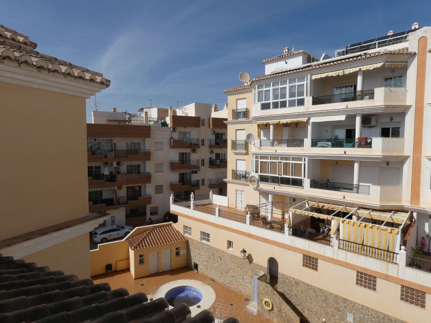 Tres dormitorios dos baños terraza y garaje cerrado doble