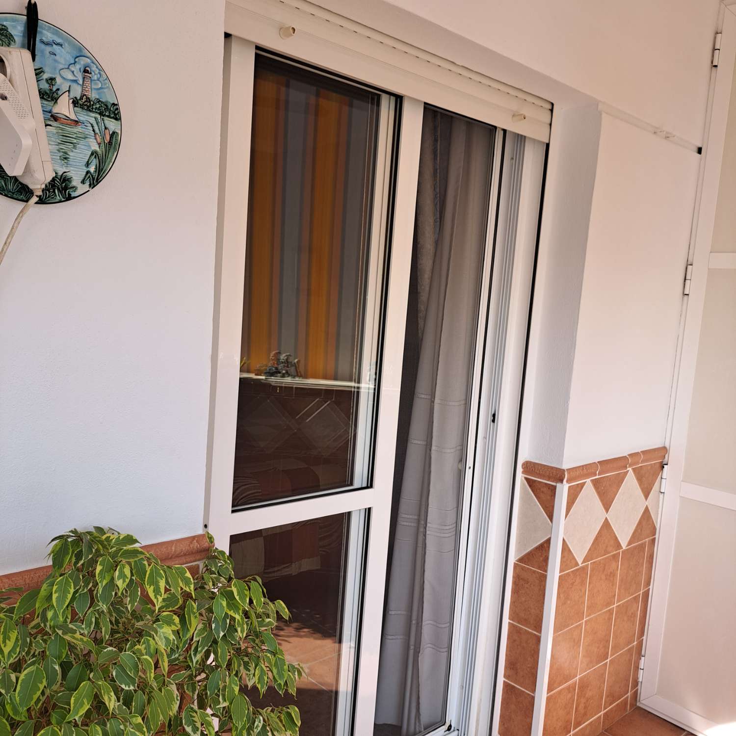 Tres dormitorios dos baños terraza y garaje cerrado doble