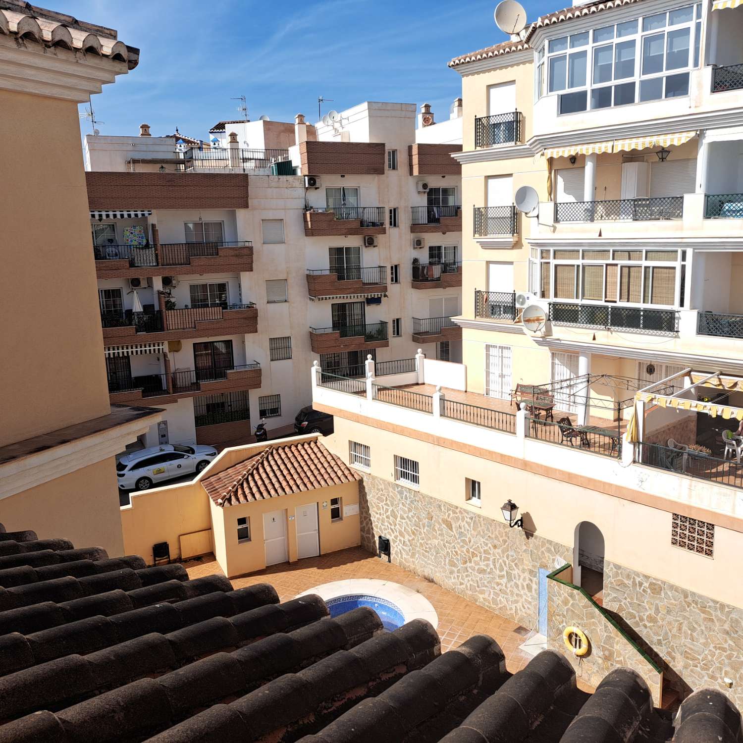 Tres dormitorios dos baños terraza y garaje cerrado doble