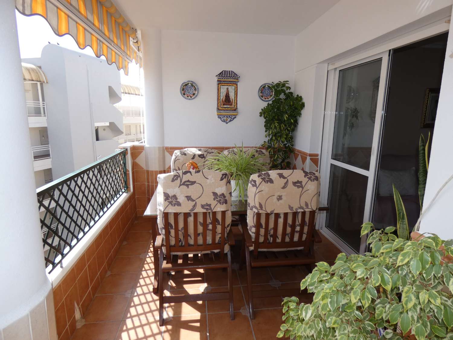 Tres dormitorios dos baños terraza y garaje cerrado doble