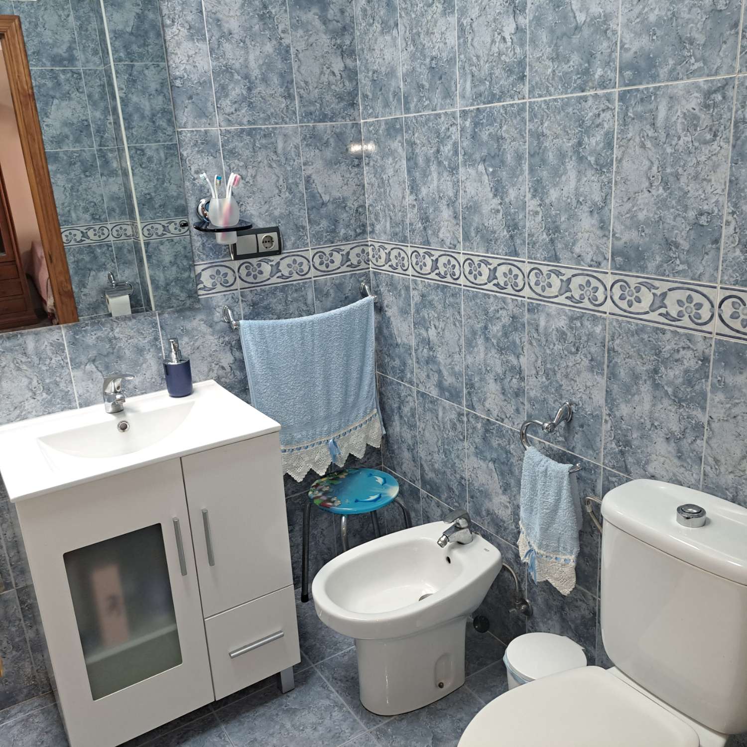 Tres dormitorios dos baños terraza y garaje cerrado doble
