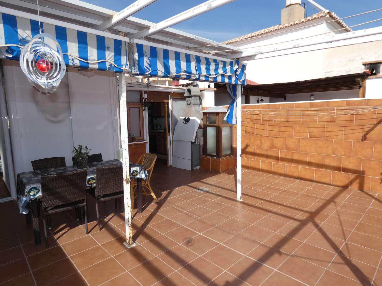 Tres dormitorios dos baños terraza y garaje cerrado doble