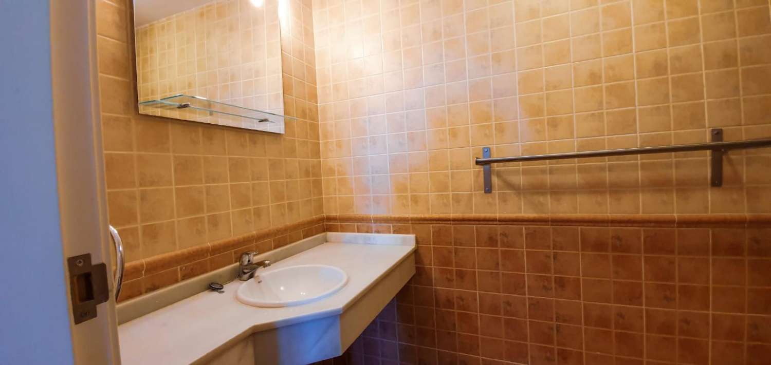 CASA 4 CAMERE 3 BAGNI SU TRE LIVELLI CON VISTA MARE.