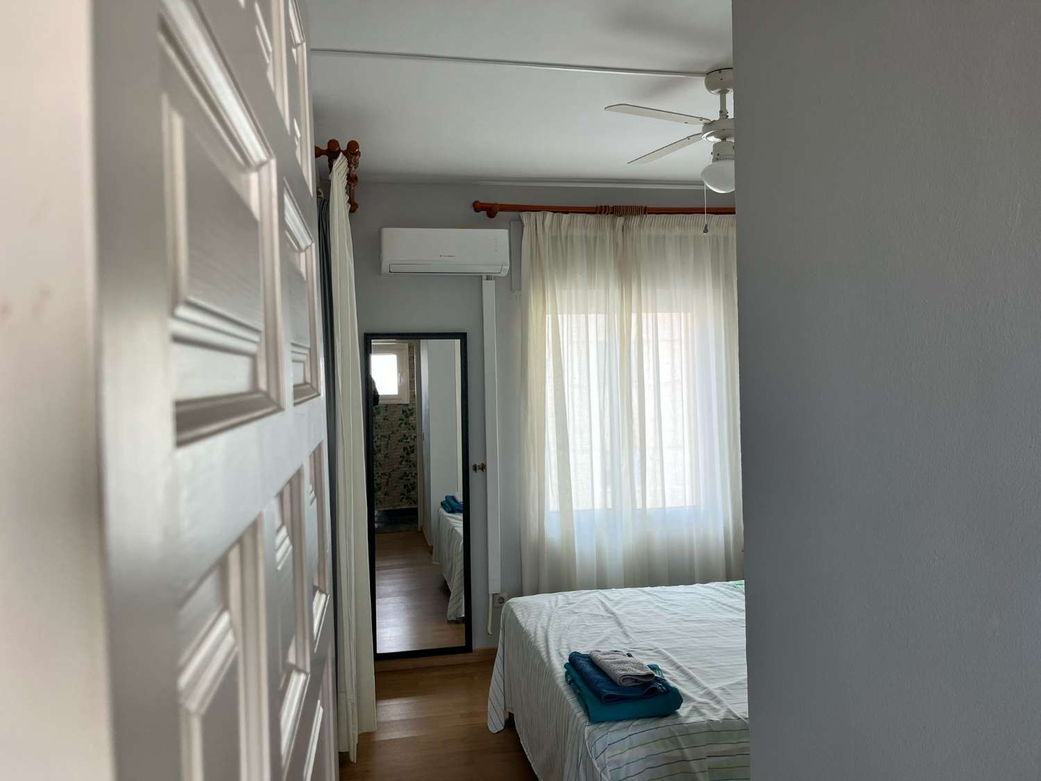 Renovierte 2 Schlafzimmer, 1 Badezimmer, Terrasse und Pool