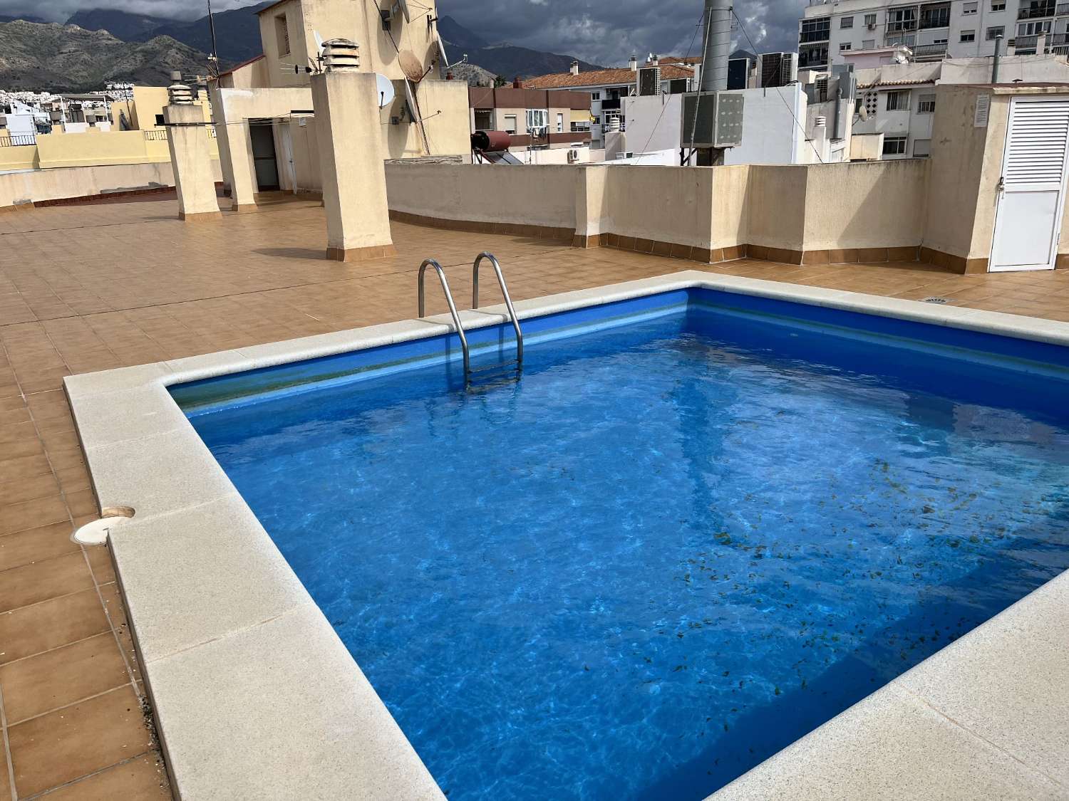 Rénové 2 chambres 1 salle de bain terrasse et piscine