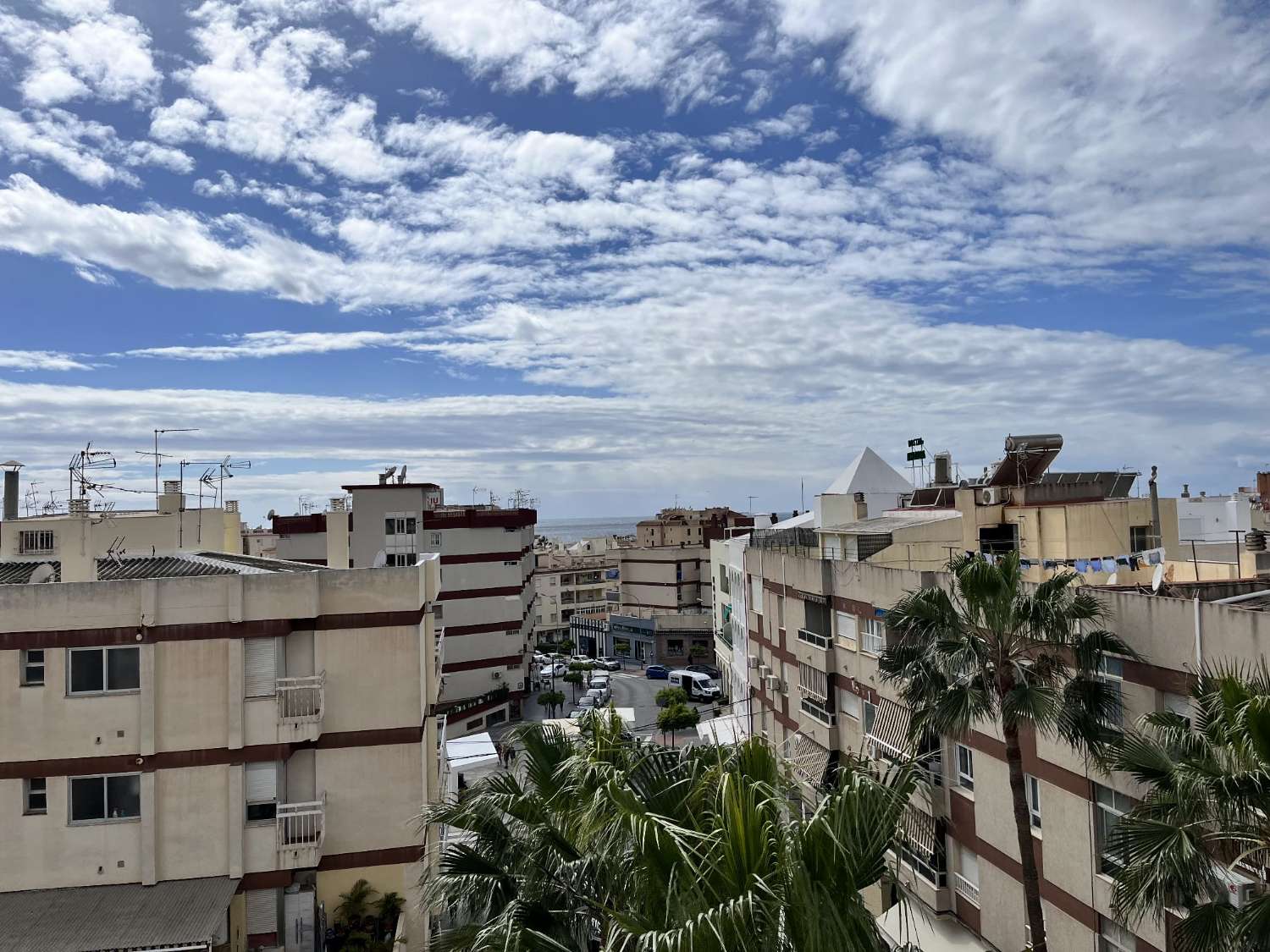 Rénové 2 chambres 1 salle de bain terrasse et piscine