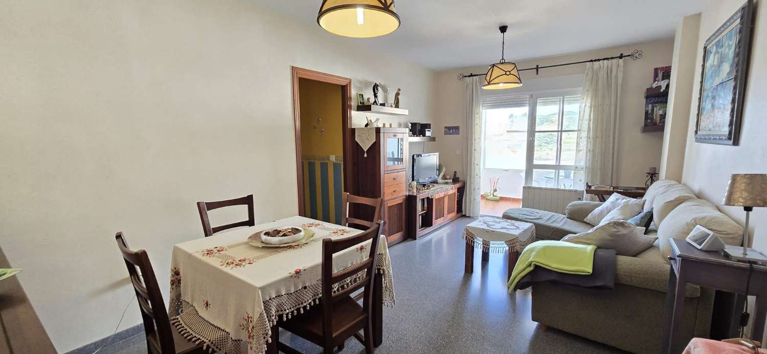 3 BEDROOMS 2 BATHROOMS AND GARAGE