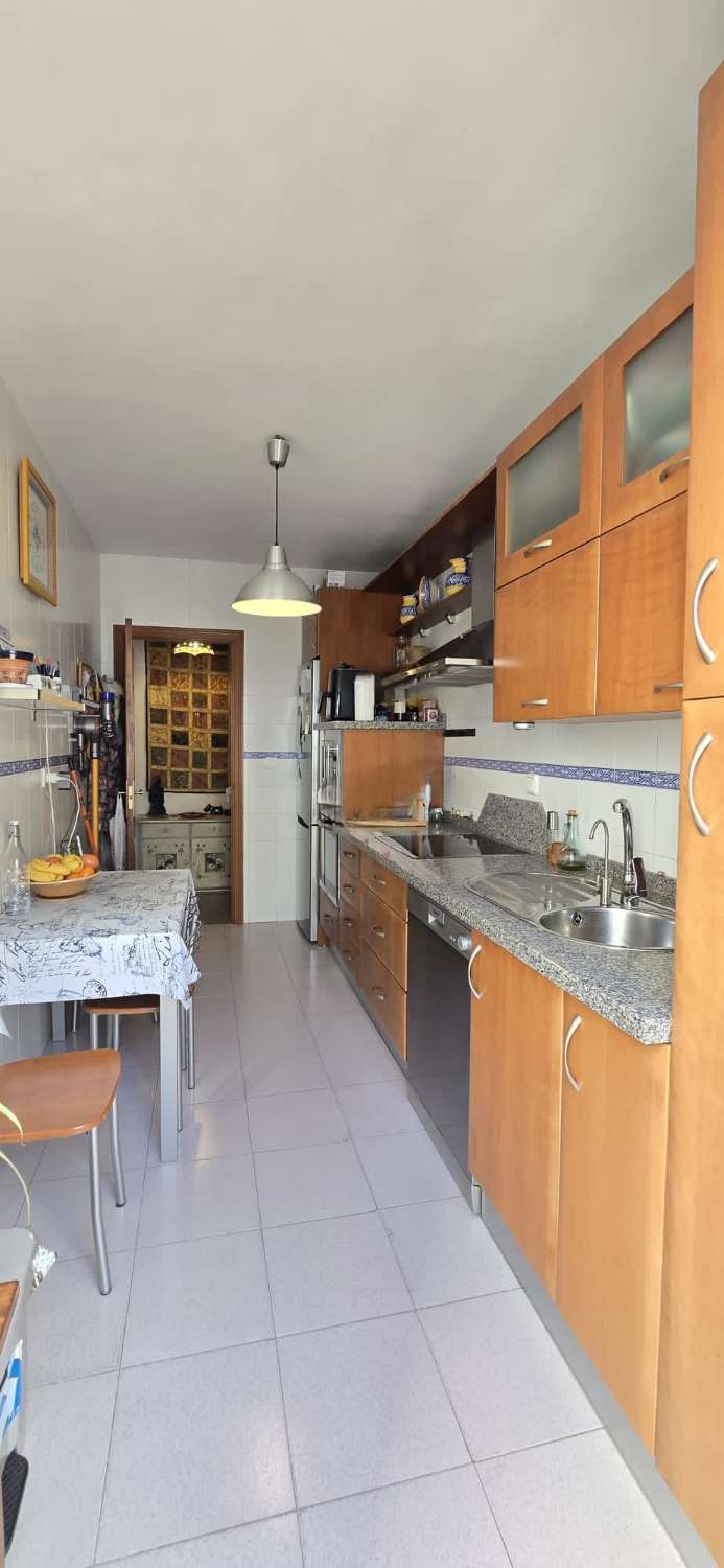 3 BEDROOMS 2 BATHROOMS AND GARAGE