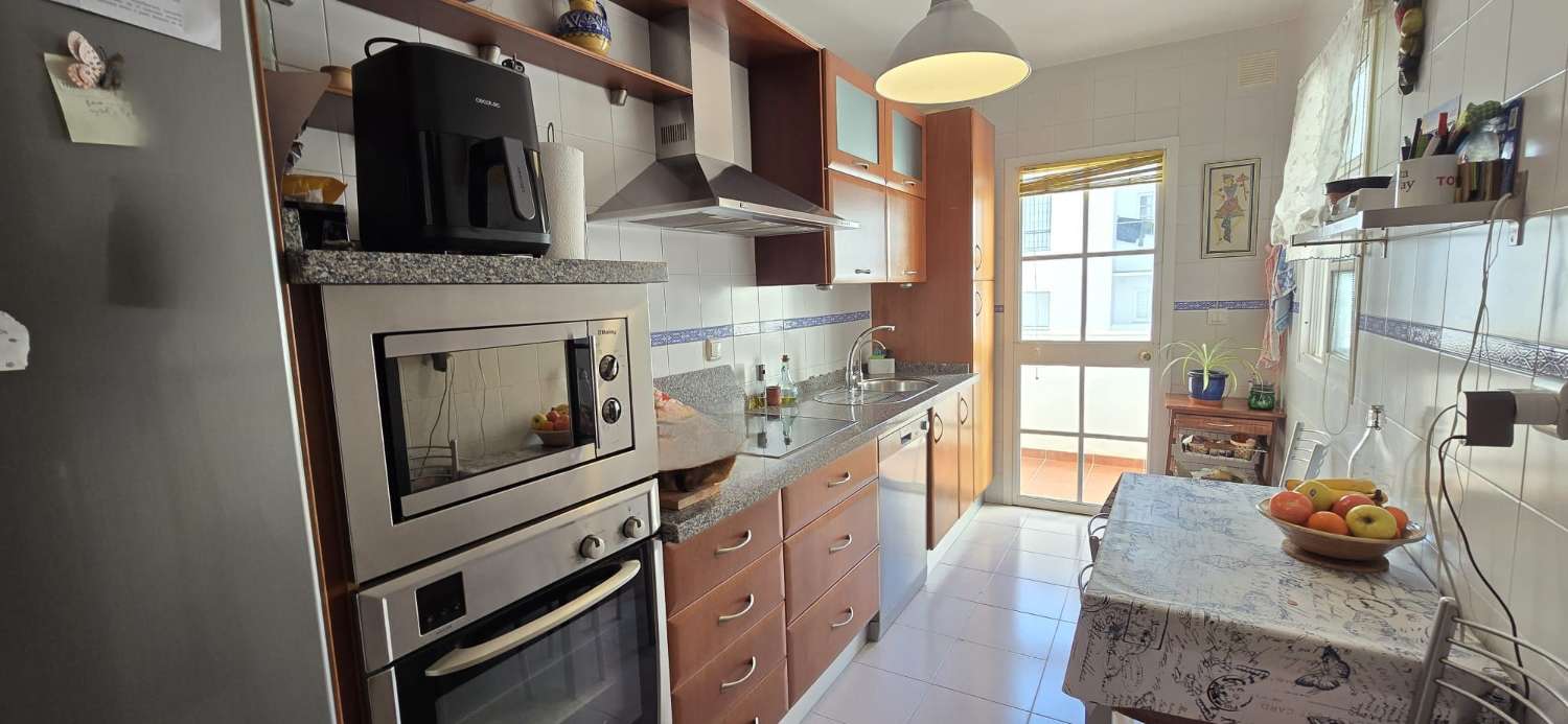 3 BEDROOMS 2 BATHROOMS AND GARAGE