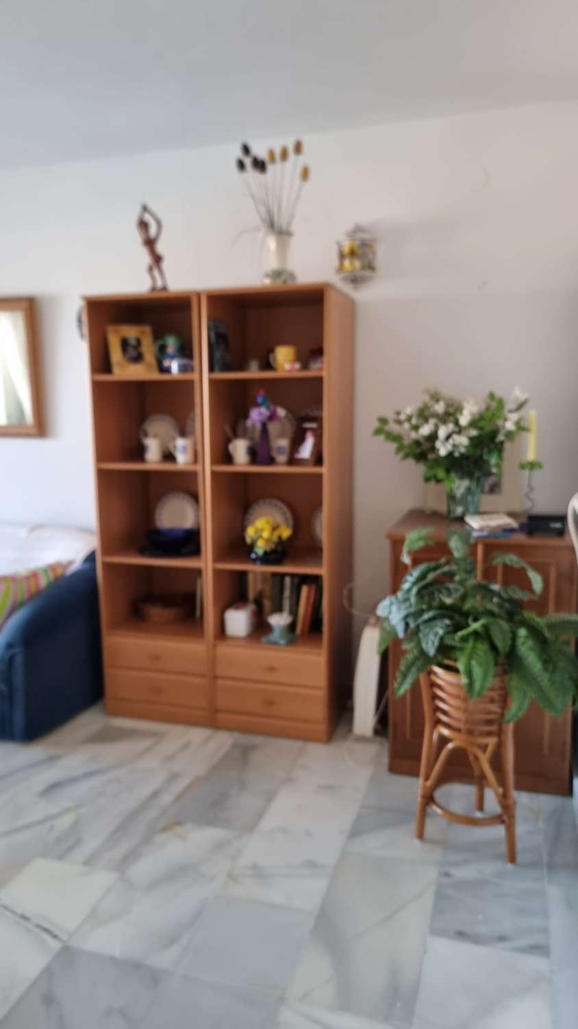 شقة للبيع في Torrox Costa