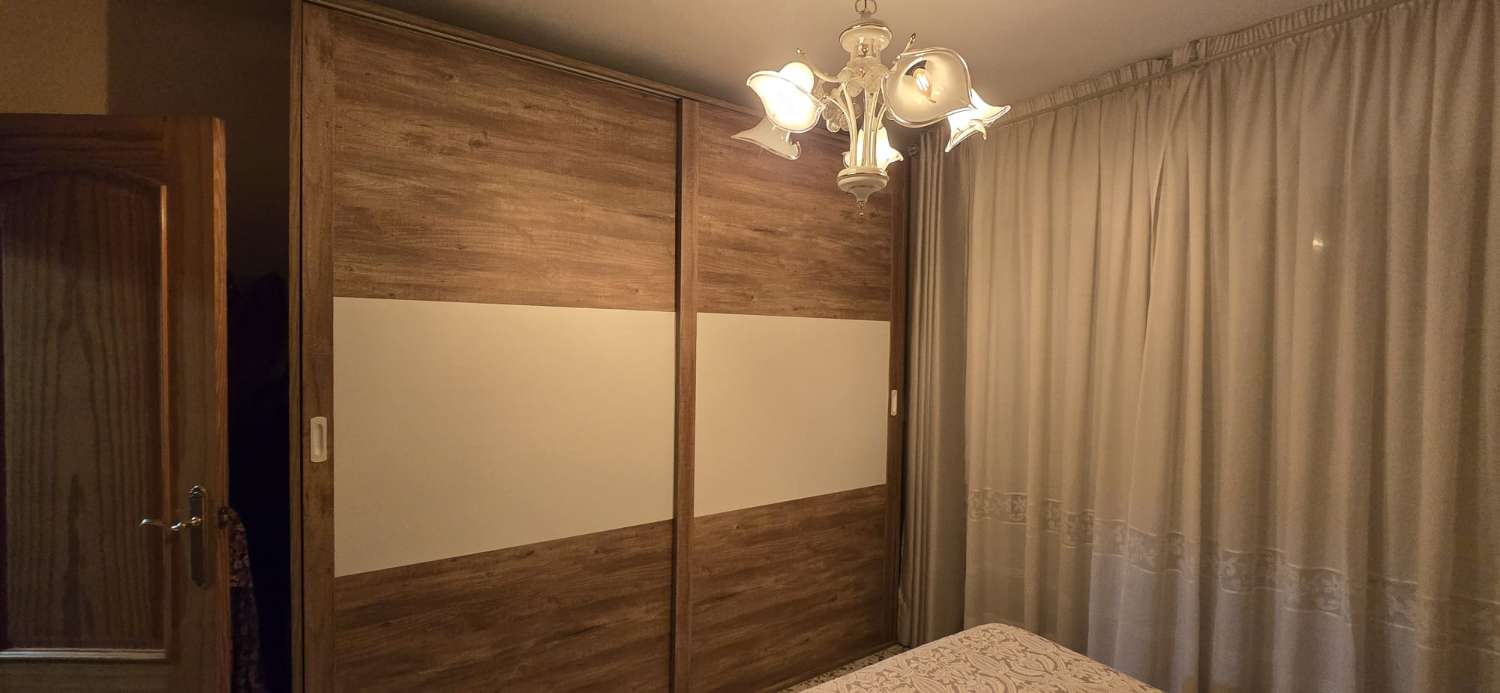 TRES DORMITORIOS , BAÑO Y GARAJE