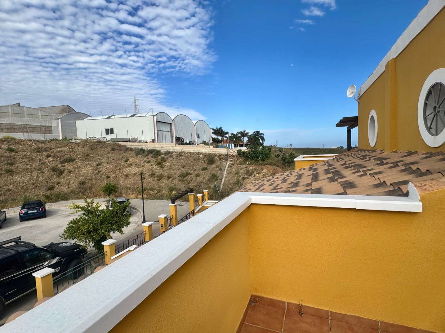 CHALET 4 DORMITORIOS 3 BAÑOS TERRAZA BALCON Y PISCINA