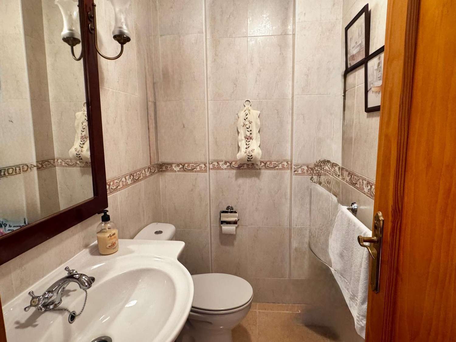 ADOSADO  4 DORMITORIOS 3 BAÑOS GARAJE Y PISCINA