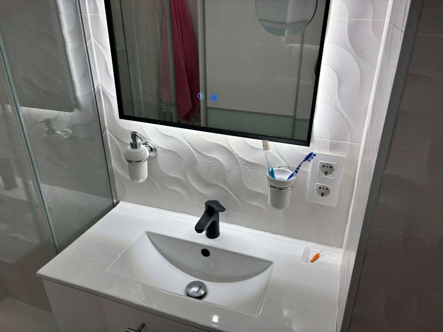 DUE CAMERE DA LETTO PIÙ GARAGE FRONTE MARE