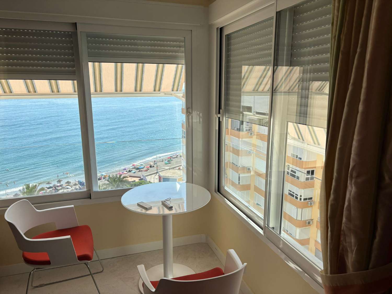 DUE CAMERE DA LETTO PIÙ GARAGE FRONTE MARE