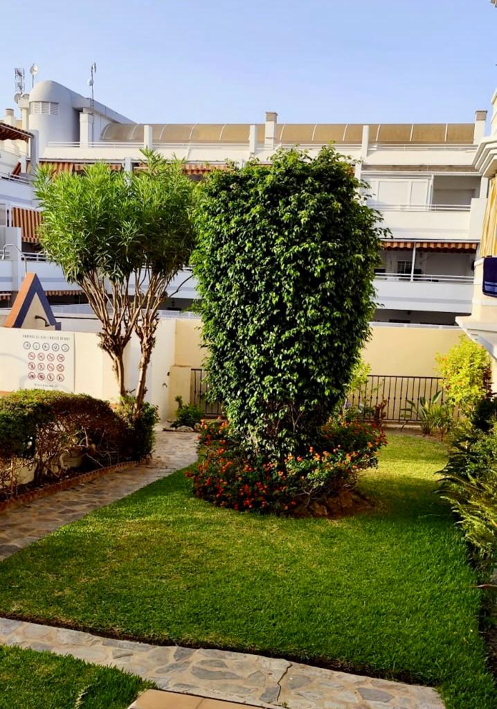 3 SCHLAFZIMMER, 2 BADEZIMMER, PARKPLATZ UND POOL