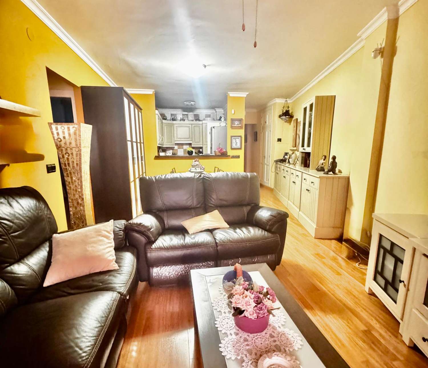 3 SCHLAFZIMMER, 2 BADEZIMMER, PARKPLATZ UND POOL