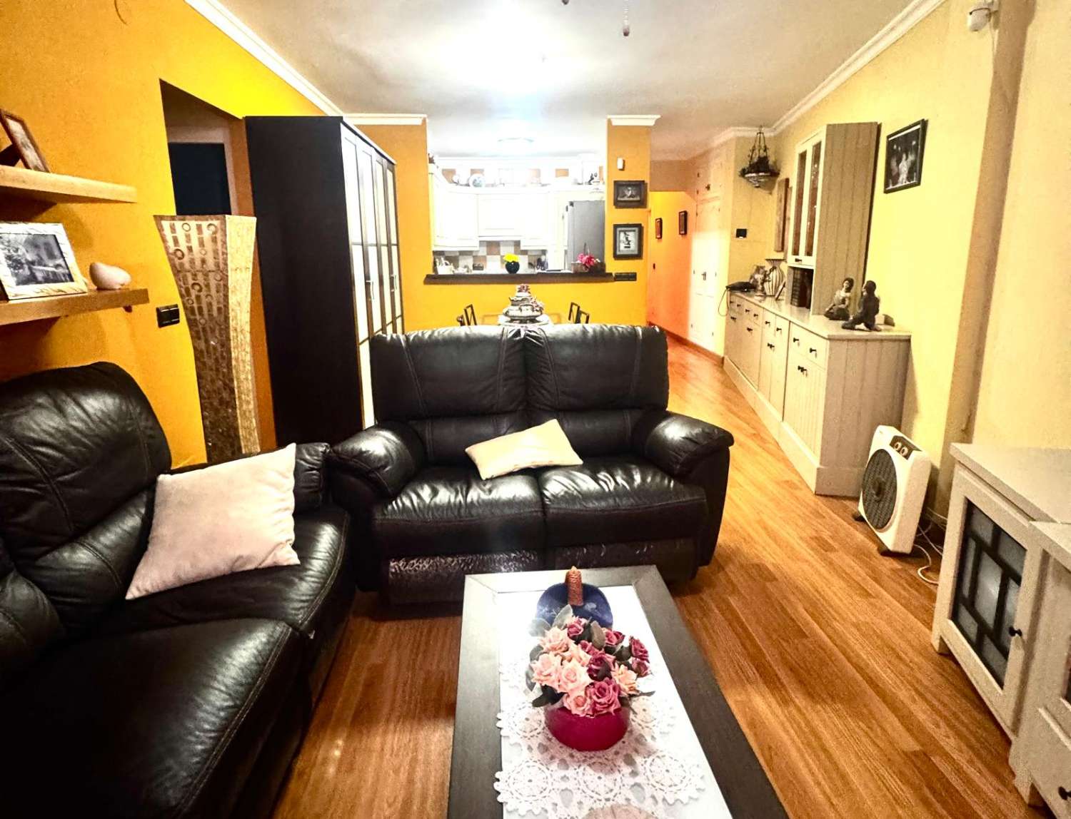 3 SCHLAFZIMMER, 2 BADEZIMMER, PARKPLATZ UND POOL