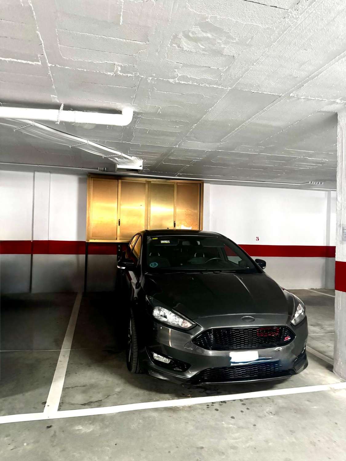 3 SCHLAFZIMMER, 2 BADEZIMMER, PARKPLATZ UND POOL