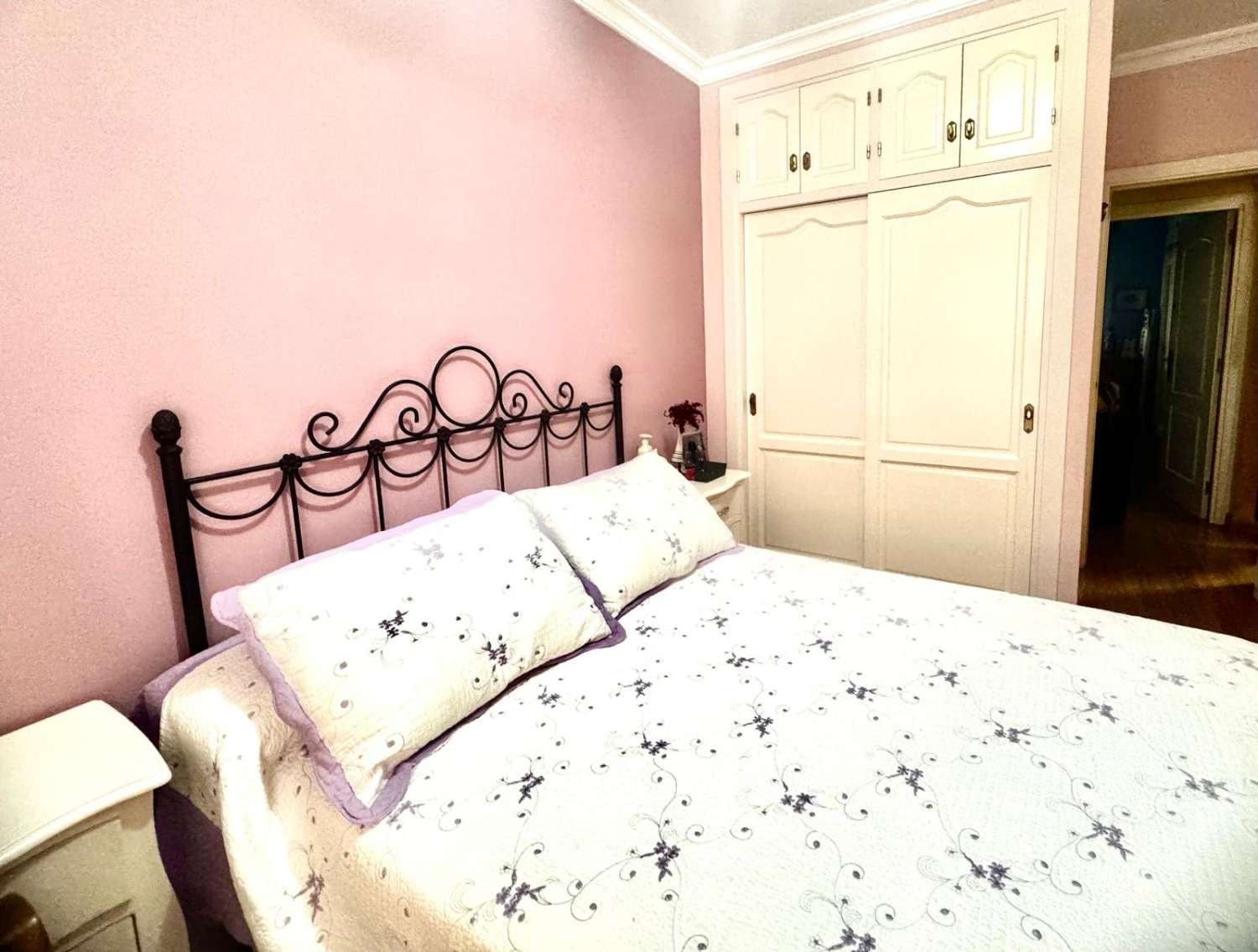 3 SCHLAFZIMMER, 2 BADEZIMMER, PARKPLATZ UND POOL