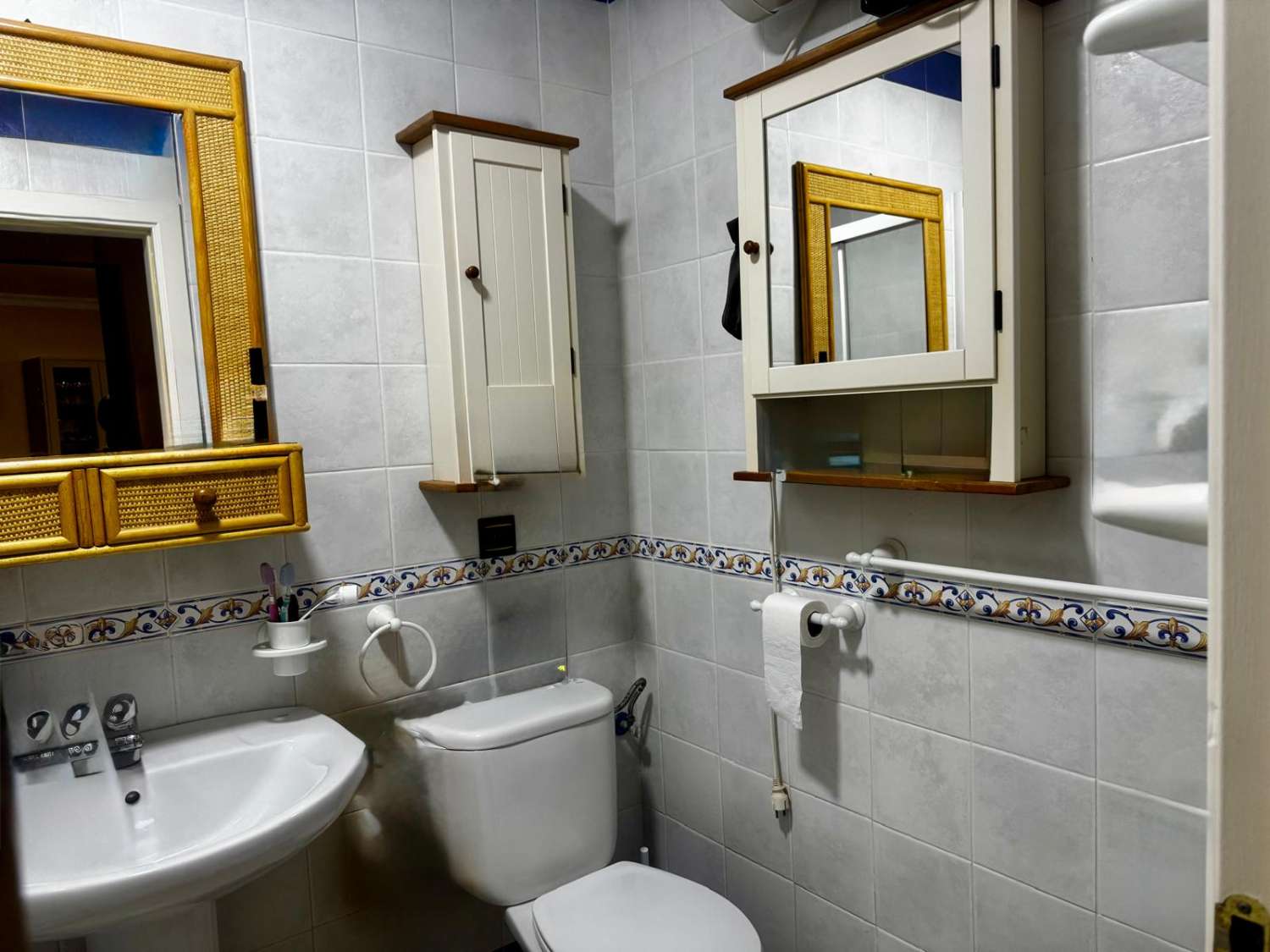 3 SCHLAFZIMMER, 2 BADEZIMMER, PARKPLATZ UND POOL