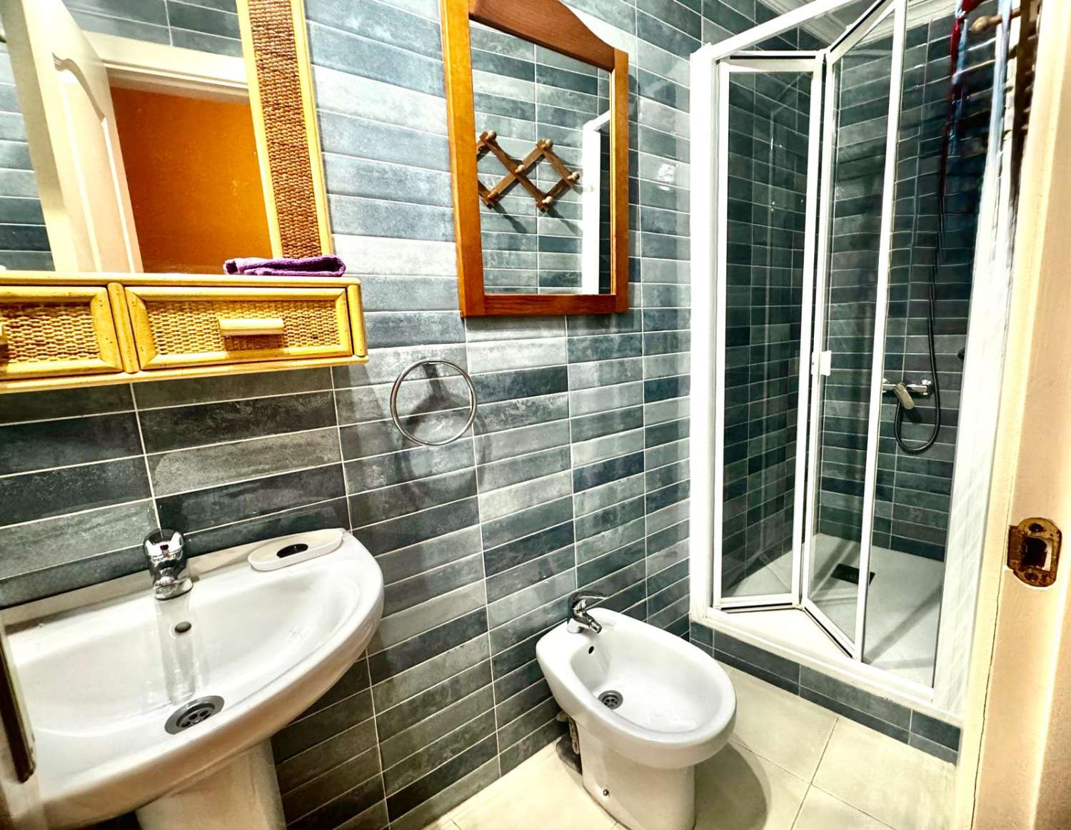 3 SCHLAFZIMMER, 2 BADEZIMMER, PARKPLATZ UND POOL