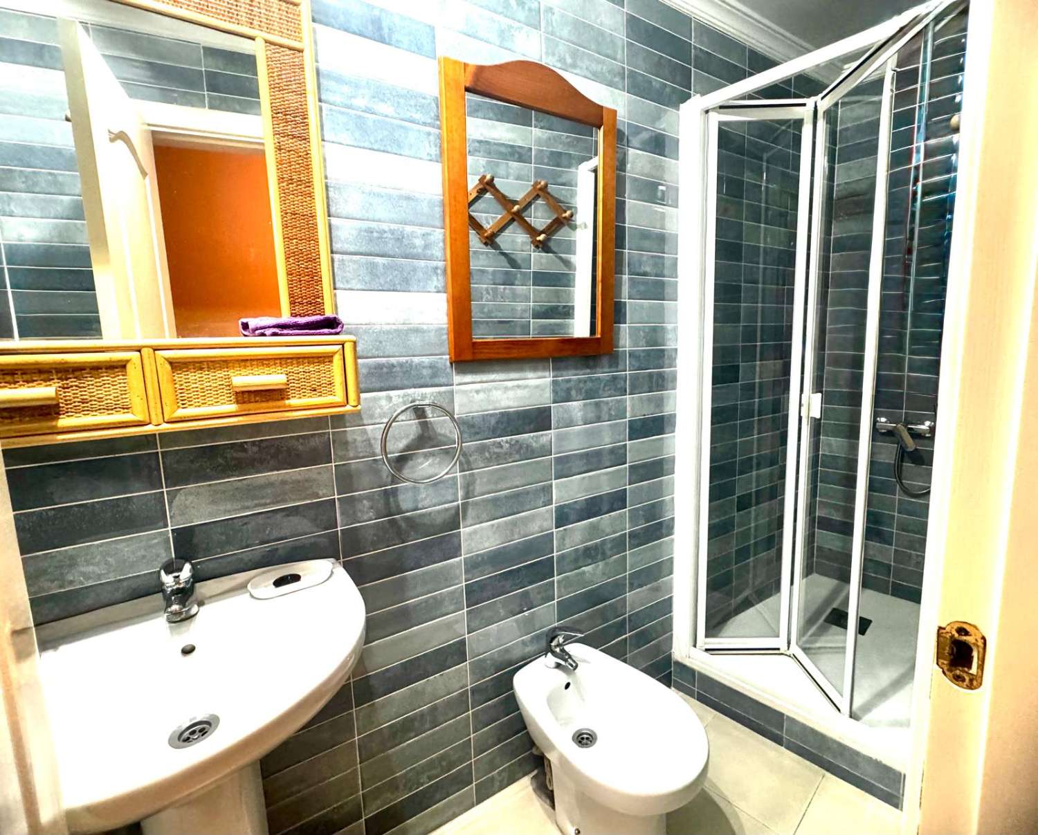 3 SCHLAFZIMMER, 2 BADEZIMMER, PARKPLATZ UND POOL