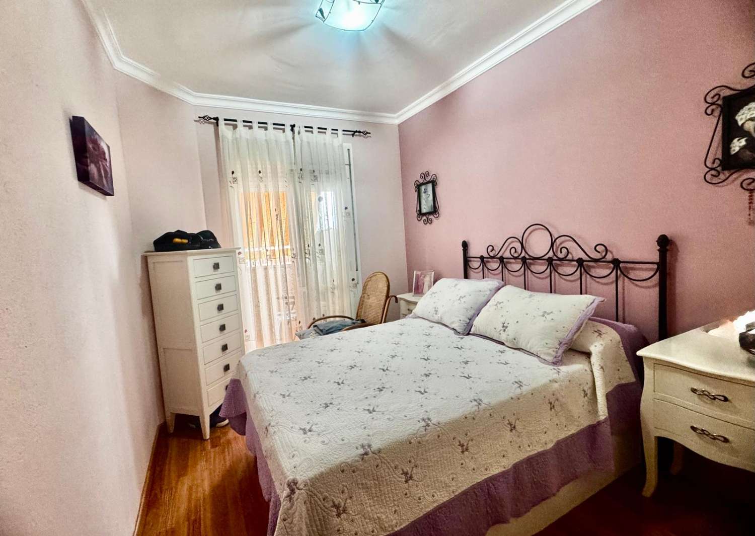 3 SCHLAFZIMMER, 2 BADEZIMMER, PARKPLATZ UND POOL