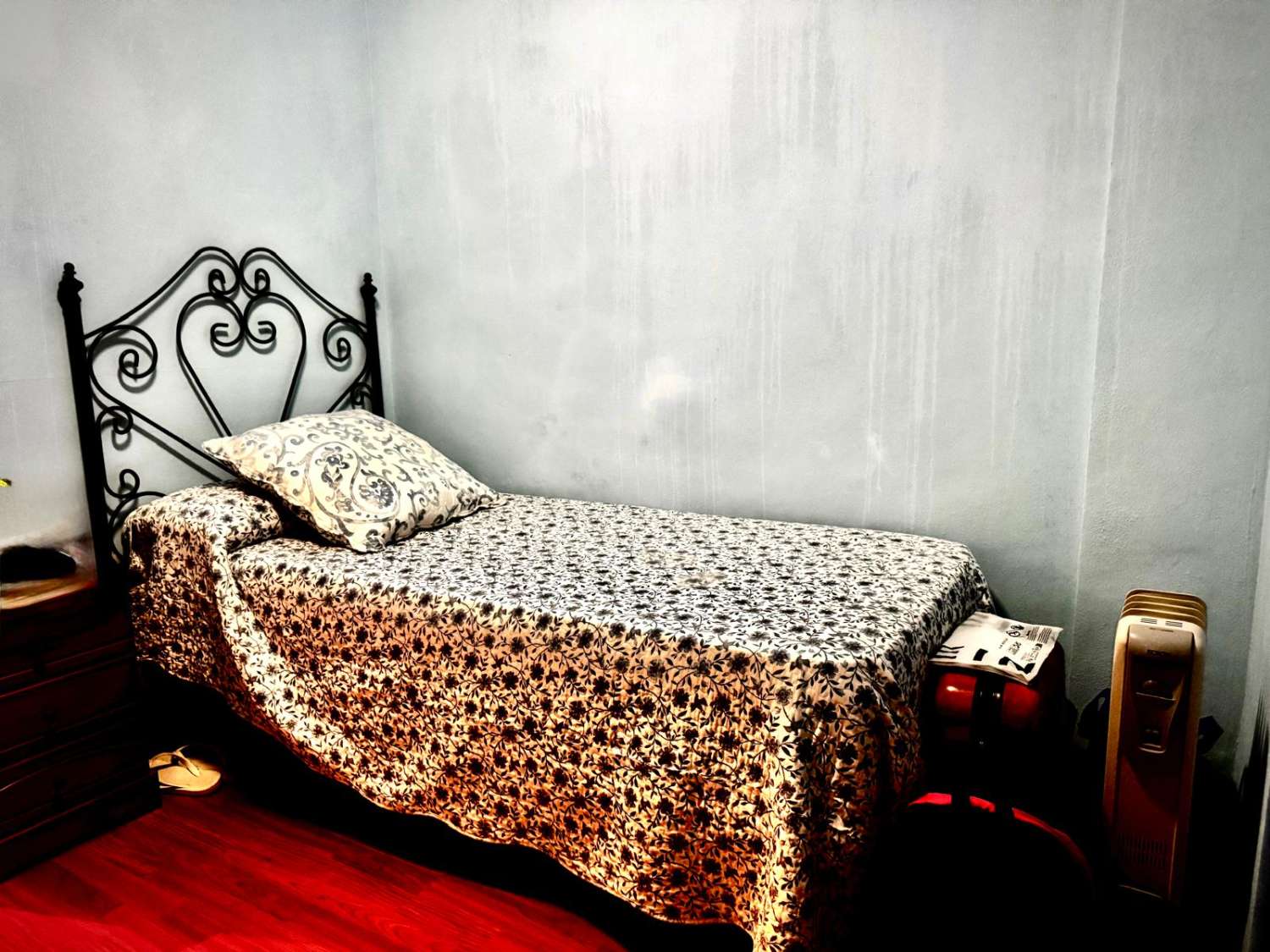 3 SCHLAFZIMMER, 2 BADEZIMMER, PARKPLATZ UND POOL