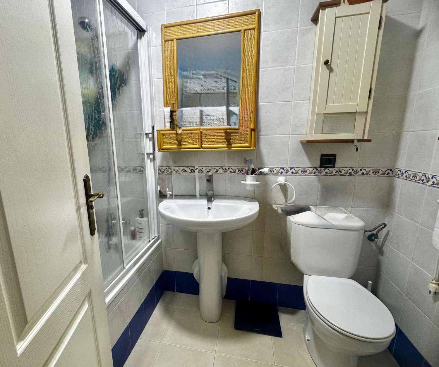 3 SCHLAFZIMMER, 2 BADEZIMMER, PARKPLATZ UND POOL