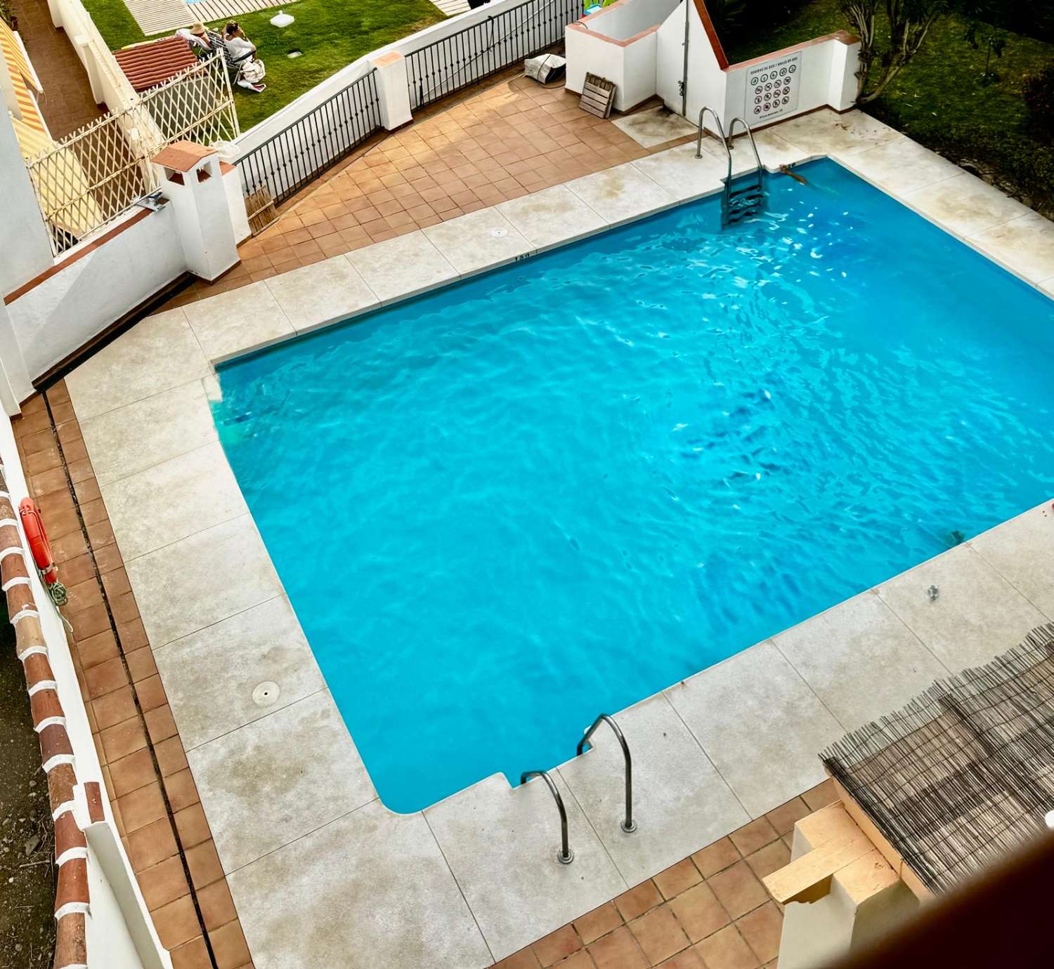 3 SCHLAFZIMMER, 2 BADEZIMMER, PARKPLATZ UND POOL