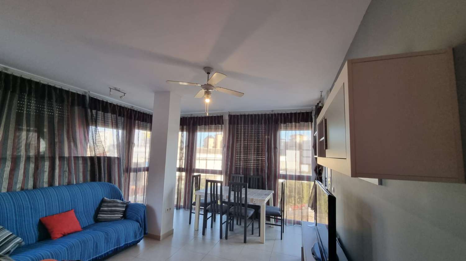 UN DORMITORIO MAS PARKING