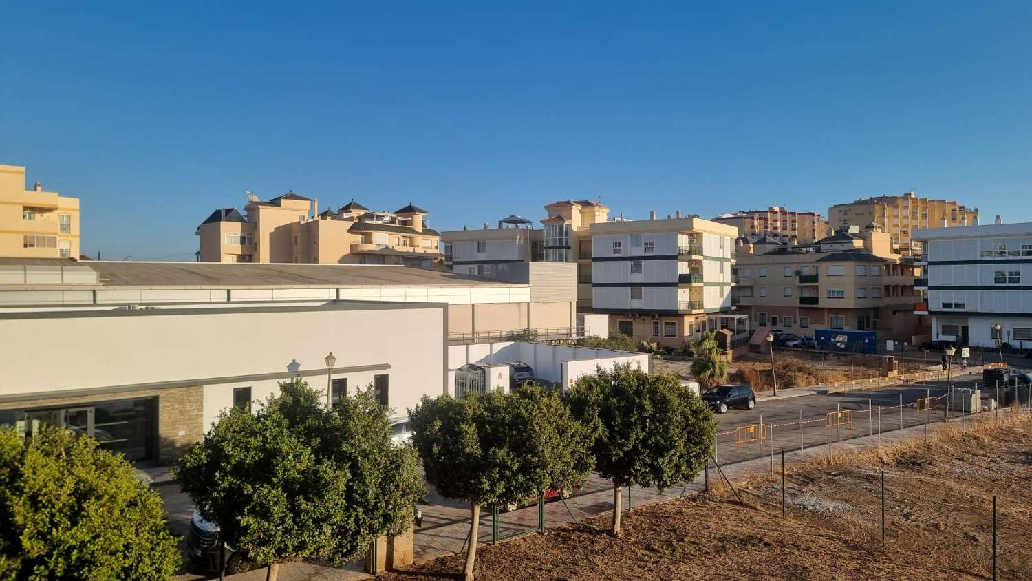 UN DORMITORIO MAS PARKING