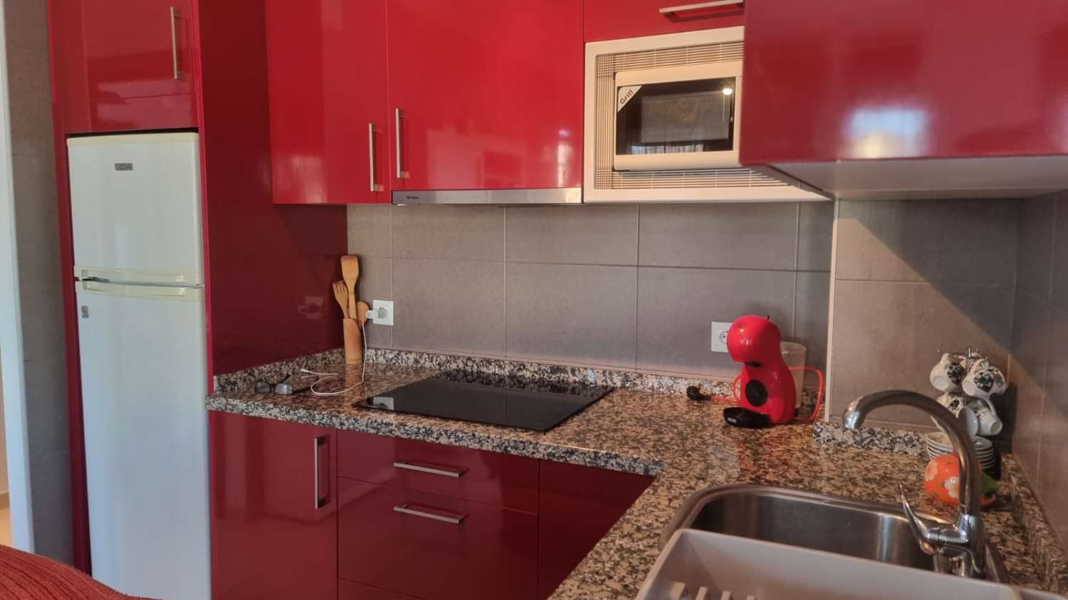 UN DORMITORIO MAS PARKING