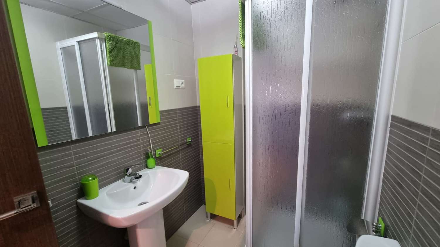 UN DORMITORIO MAS PARKING