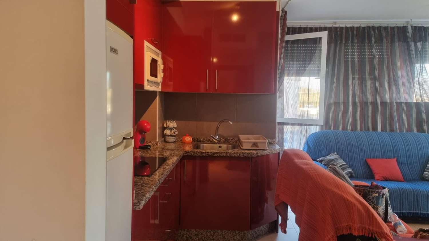 UN DORMITORIO MAS PARKING