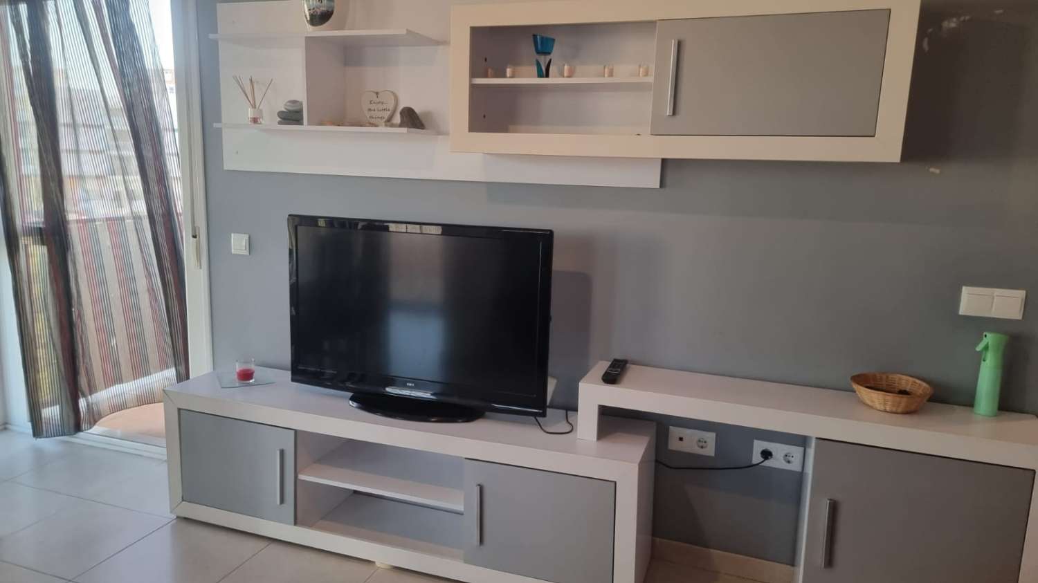 UN DORMITORIO MAS PARKING