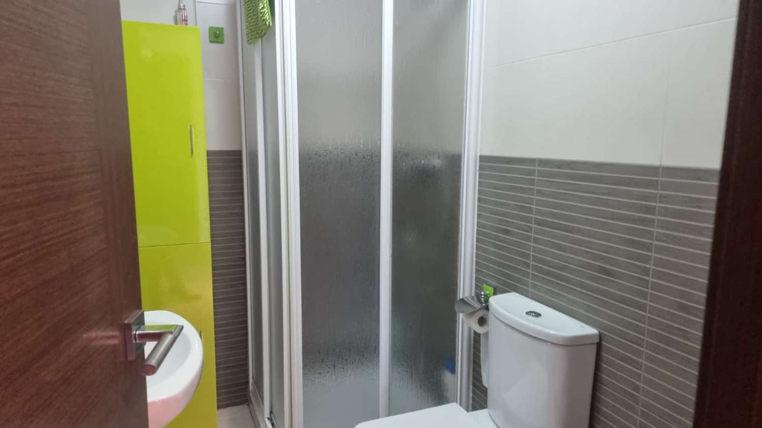 UN DORMITORIO MAS PARKING