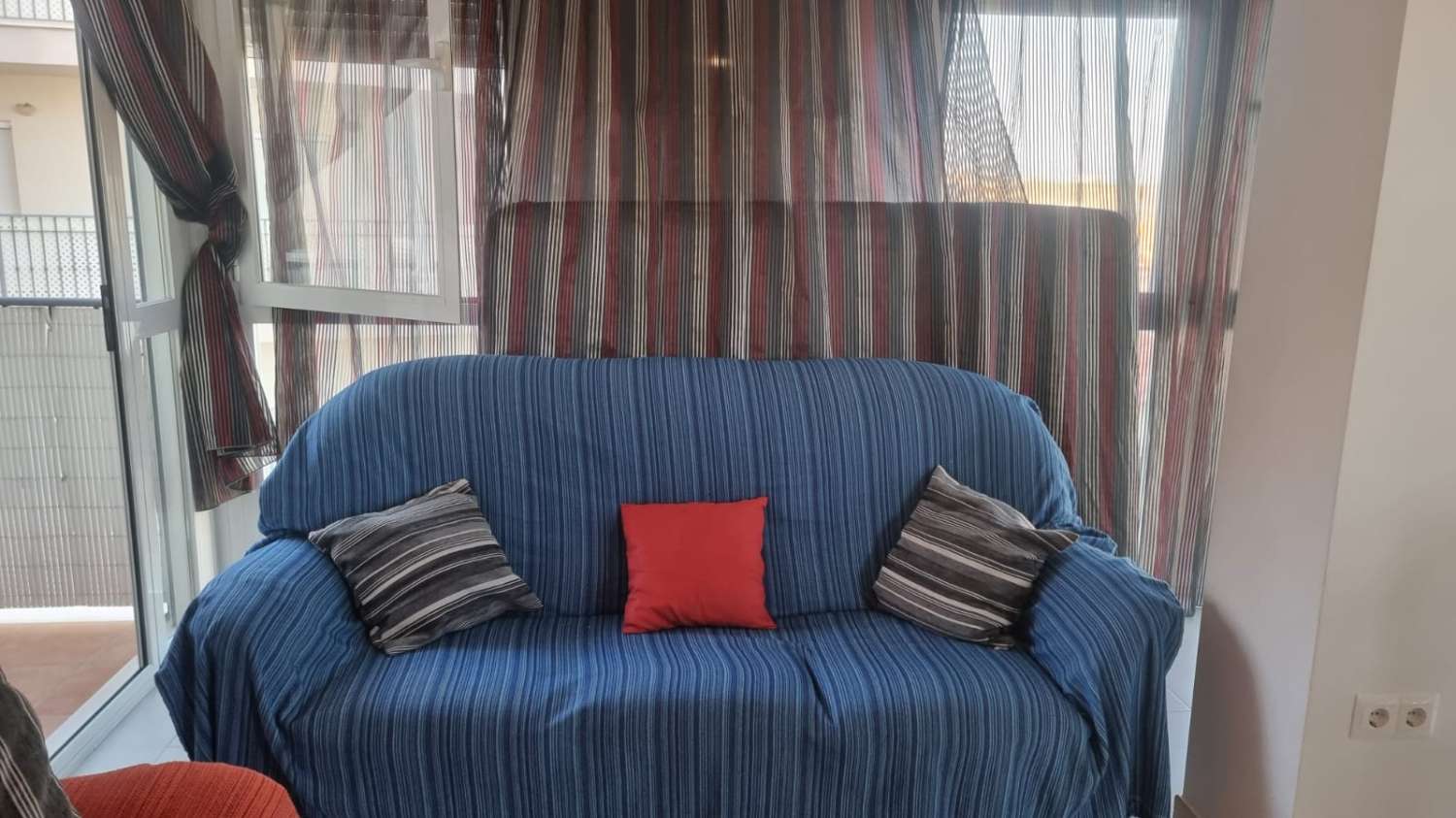 UN DORMITORIO MAS PARKING