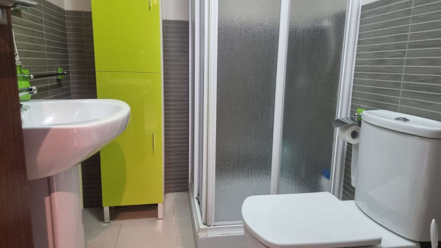 UN DORMITORIO MAS PARKING