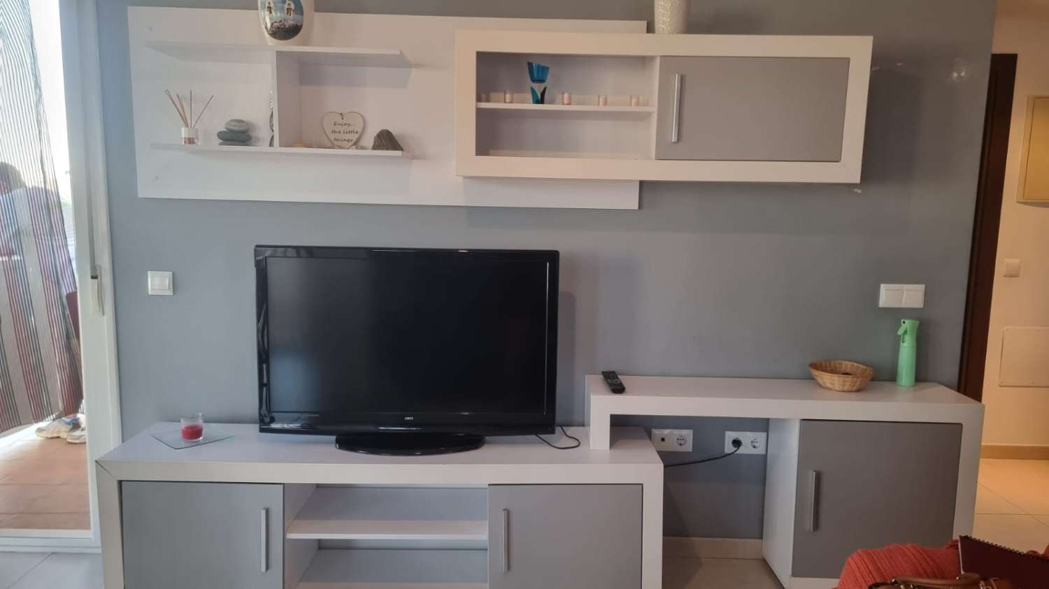 UN DORMITORIO MAS PARKING