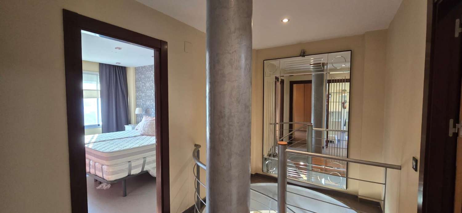 CASA CON PISCINA PRIVATA E PARCHEGGIO